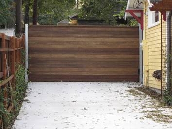 Drive Gate with horizontal board planks